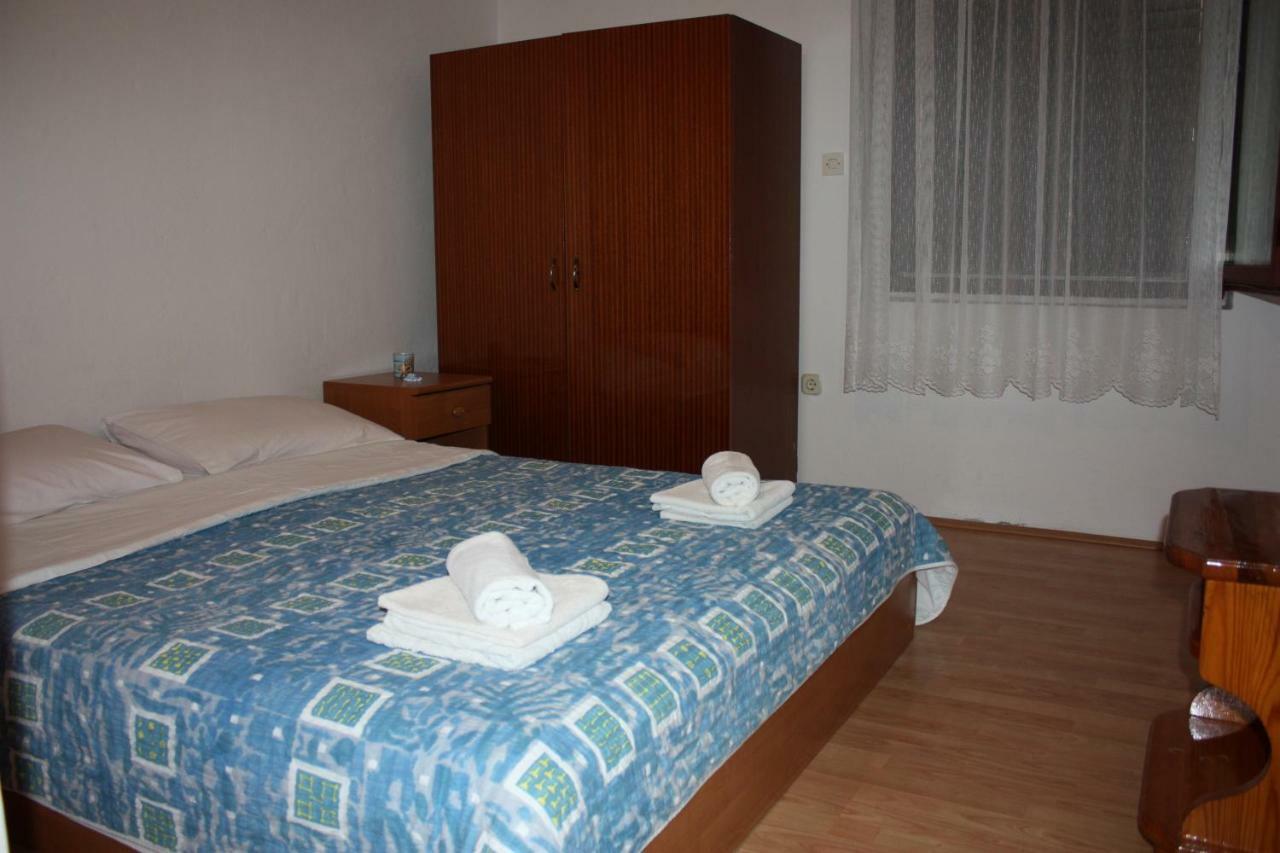 Apartmani Mila Starigrad Paklenica Exterior foto
